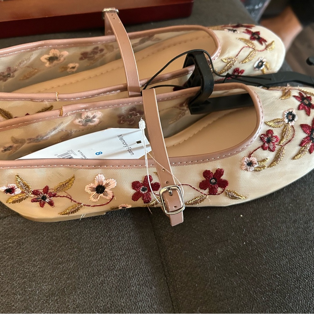 Time and Tru Women's Floral Embroidered Flats - Cream and Red - Picture 4 of 7